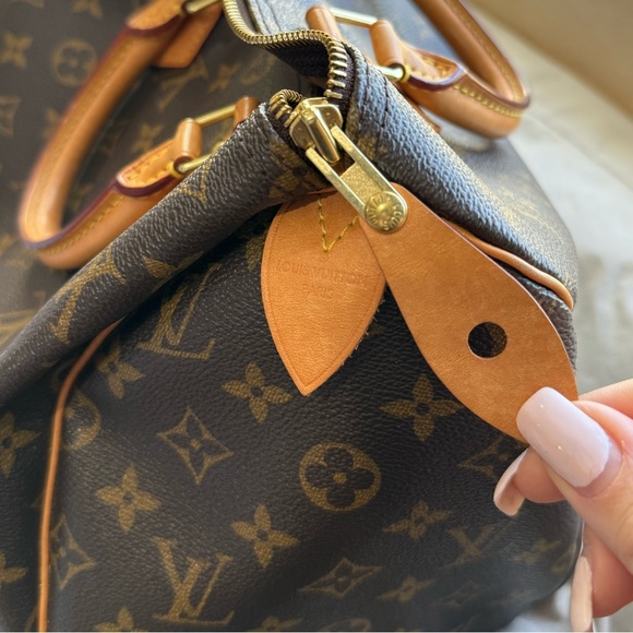 Louis Vuitton bag / Louis Vuitton hand bag / Louis Vuitton duffel bag / purse - Picture 11 of 14